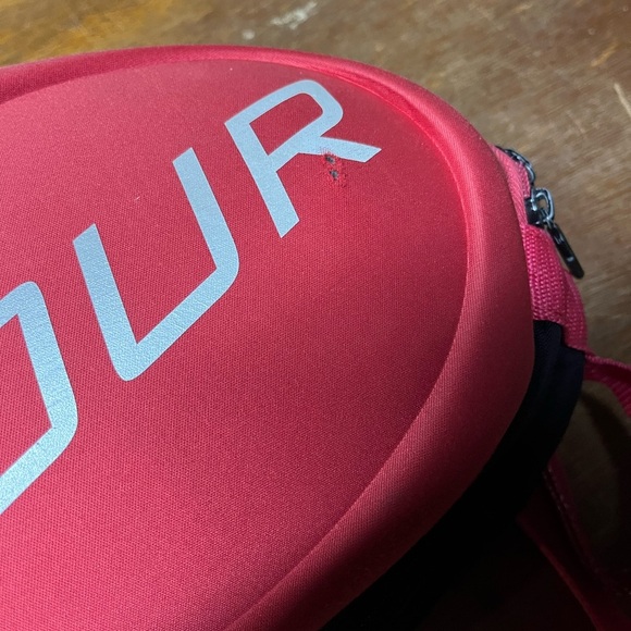 Wilson Tour Tennis Bag - Red - 9 Pack - Small Signs Of Use - See Pictures - Picture 3 of 8